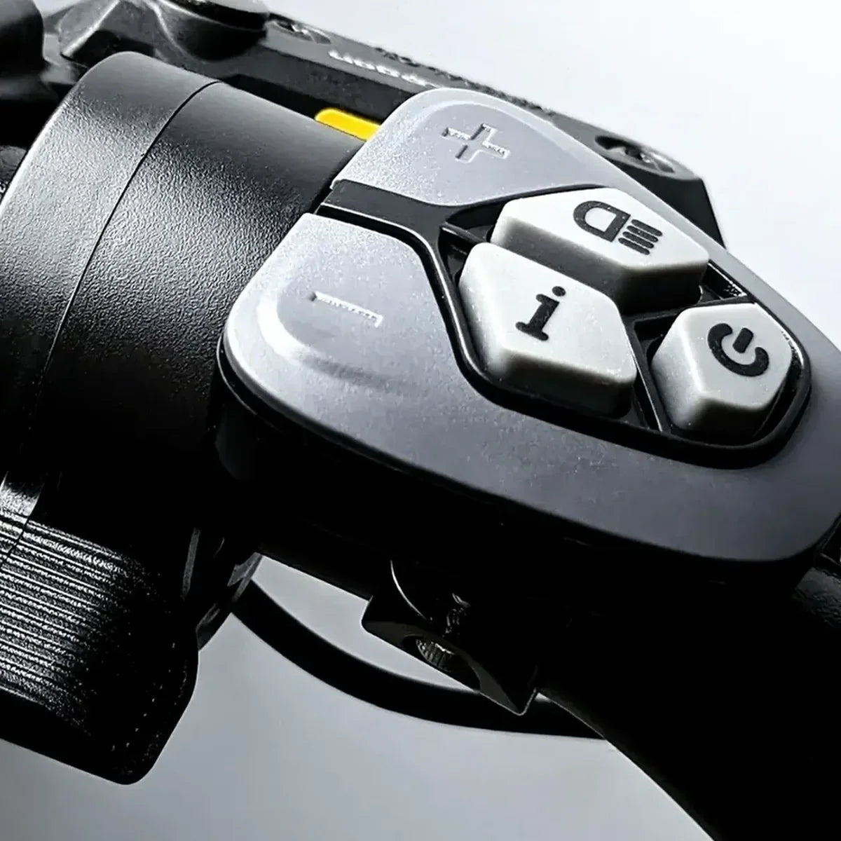 E-Movement Thor – pedal-assist handlebar controls close-up