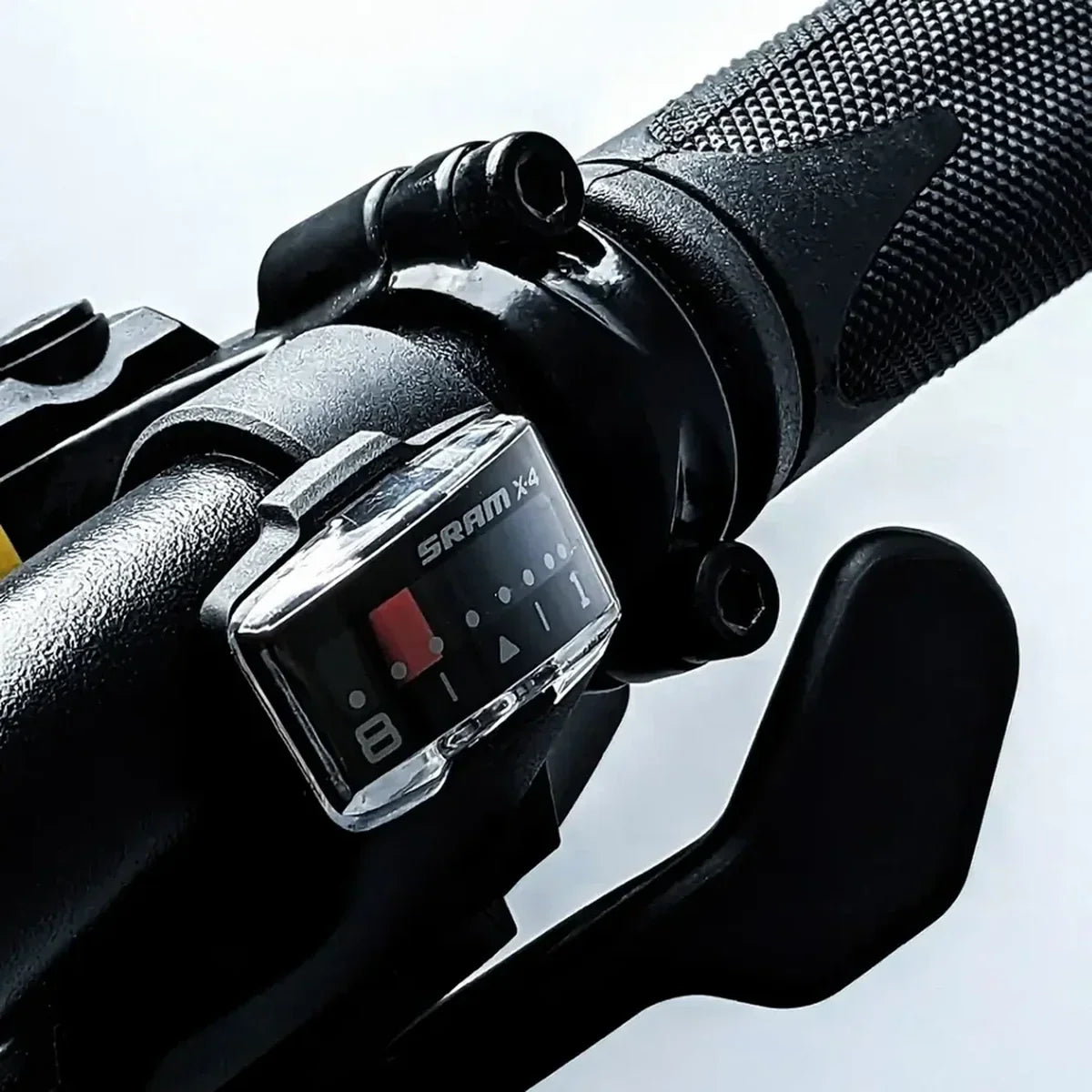 E-Movement Thor – SRAM handlebar gear shifter close-up