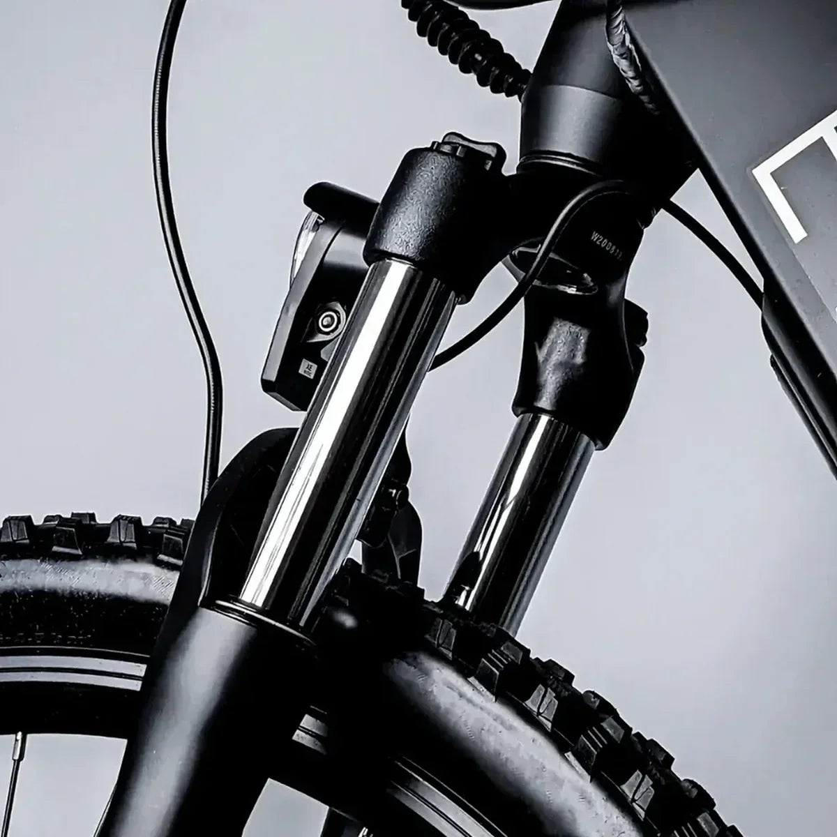 E-Movement Thor – front suspension fork detail